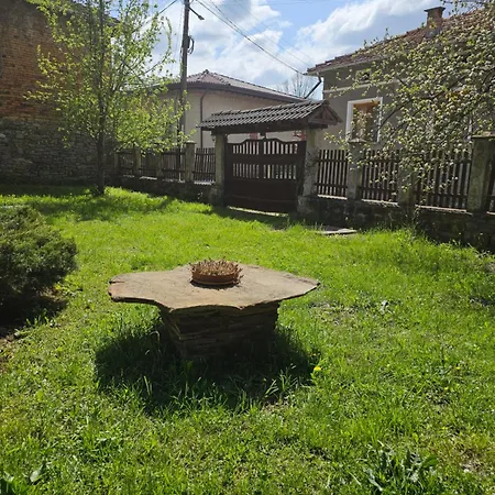 хитър петър Apriltsi (Lovech)