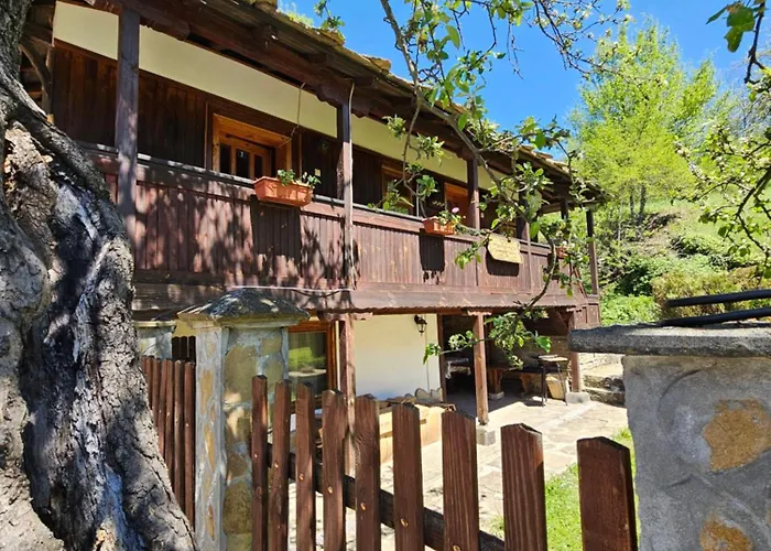 хитър петър Apriltsi (Lovech)