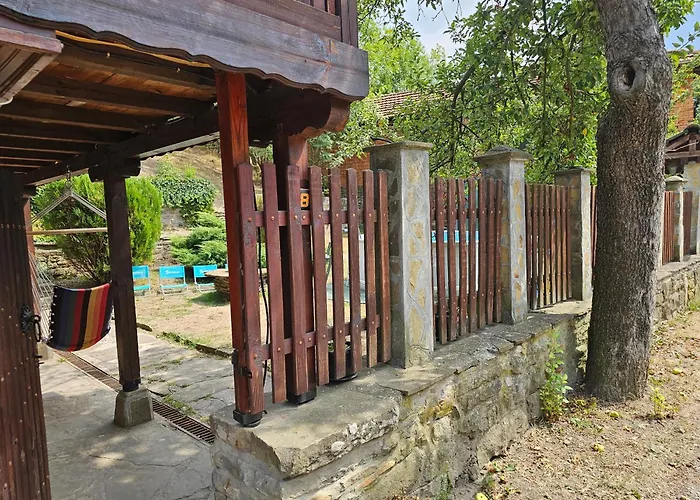 хитър петър Apriltsi (Lovech)